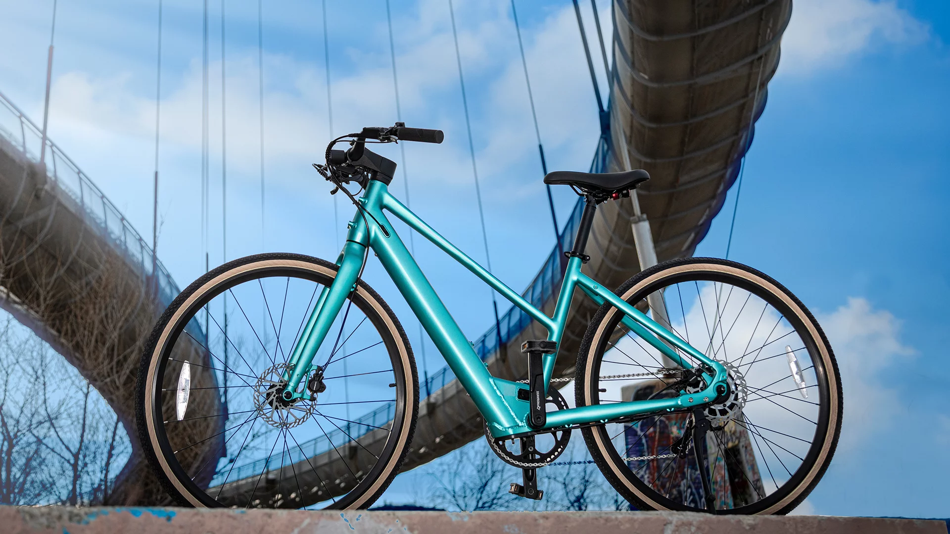 The C22 ebike features a smooth-welded mid-step frame suited to riders from 5ft to 5ft9 in height