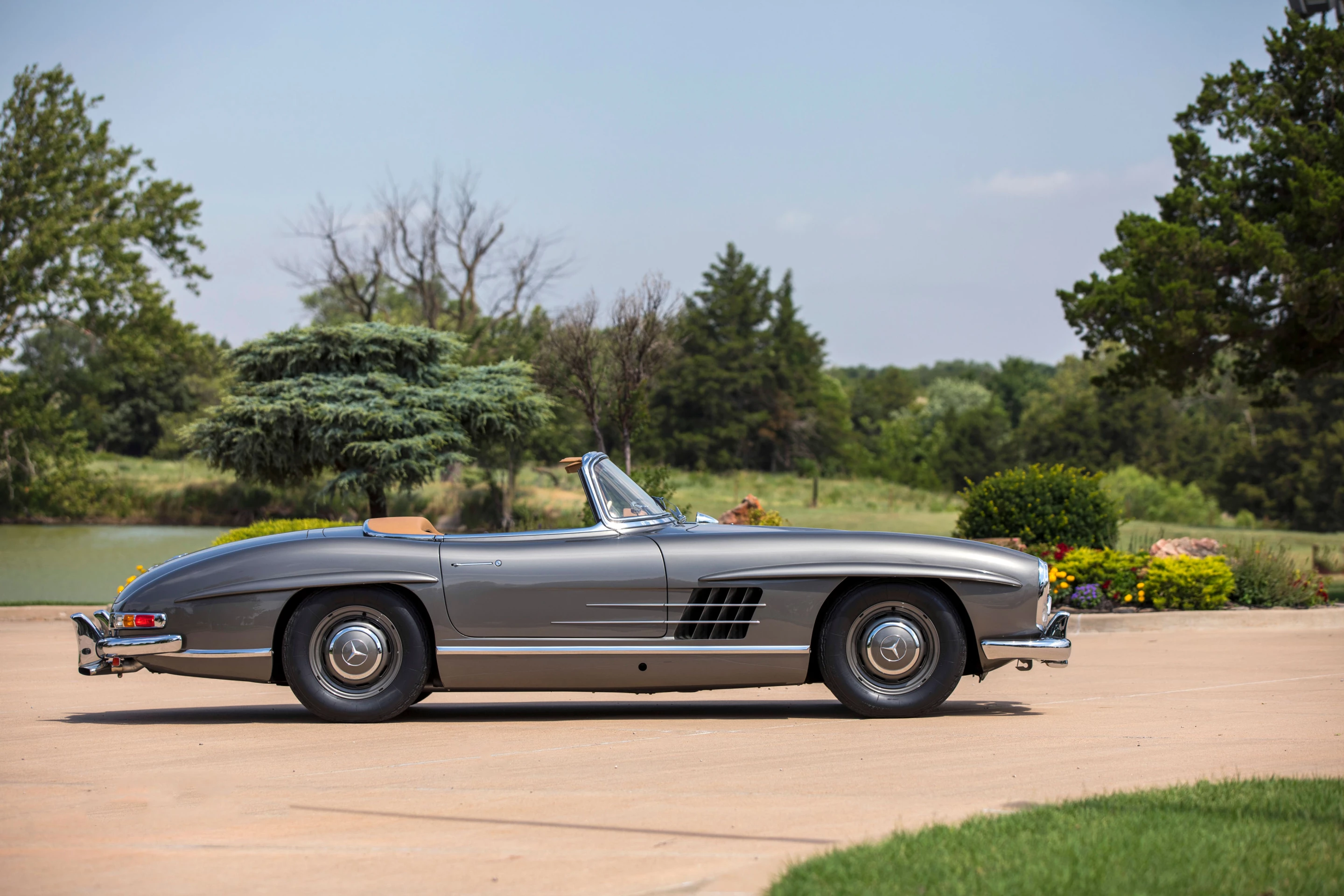 1960 Mercedes-Benz 300 SL Roadster | RM-Sotheby's | SHIFT/Monterey Sale | 14-15 August 2020 | Lot 31 | Estimate: $1,000,000 to $1,250,000 | Official RM-Sotheby's Auction Page