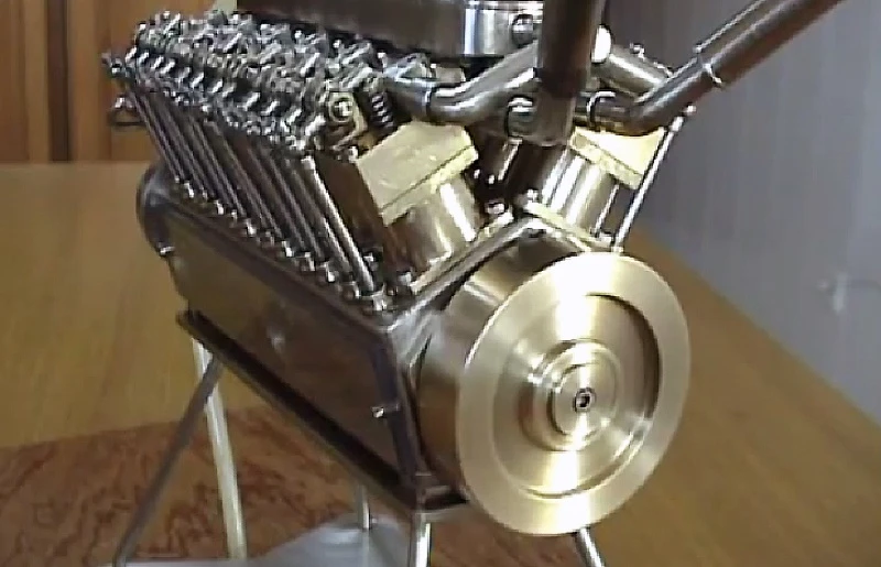 Patelo's miniature V12