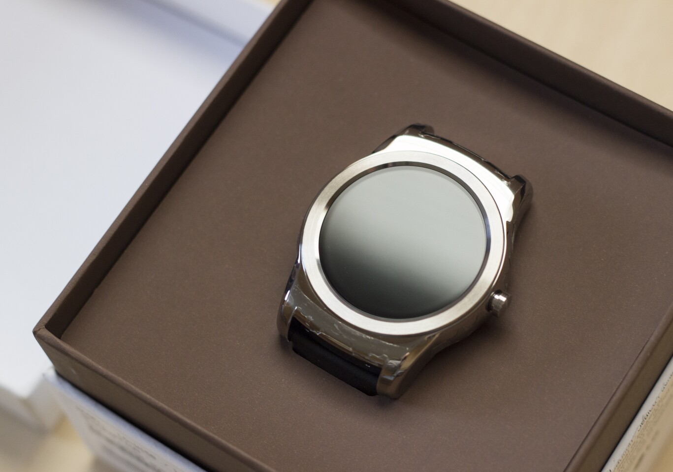 The Urbane's main body (pictured) has a cleaner aesthetic than its spiritual predecessor, the LG G Watch R (Photo: Will Shanklin/Gizmag.com)