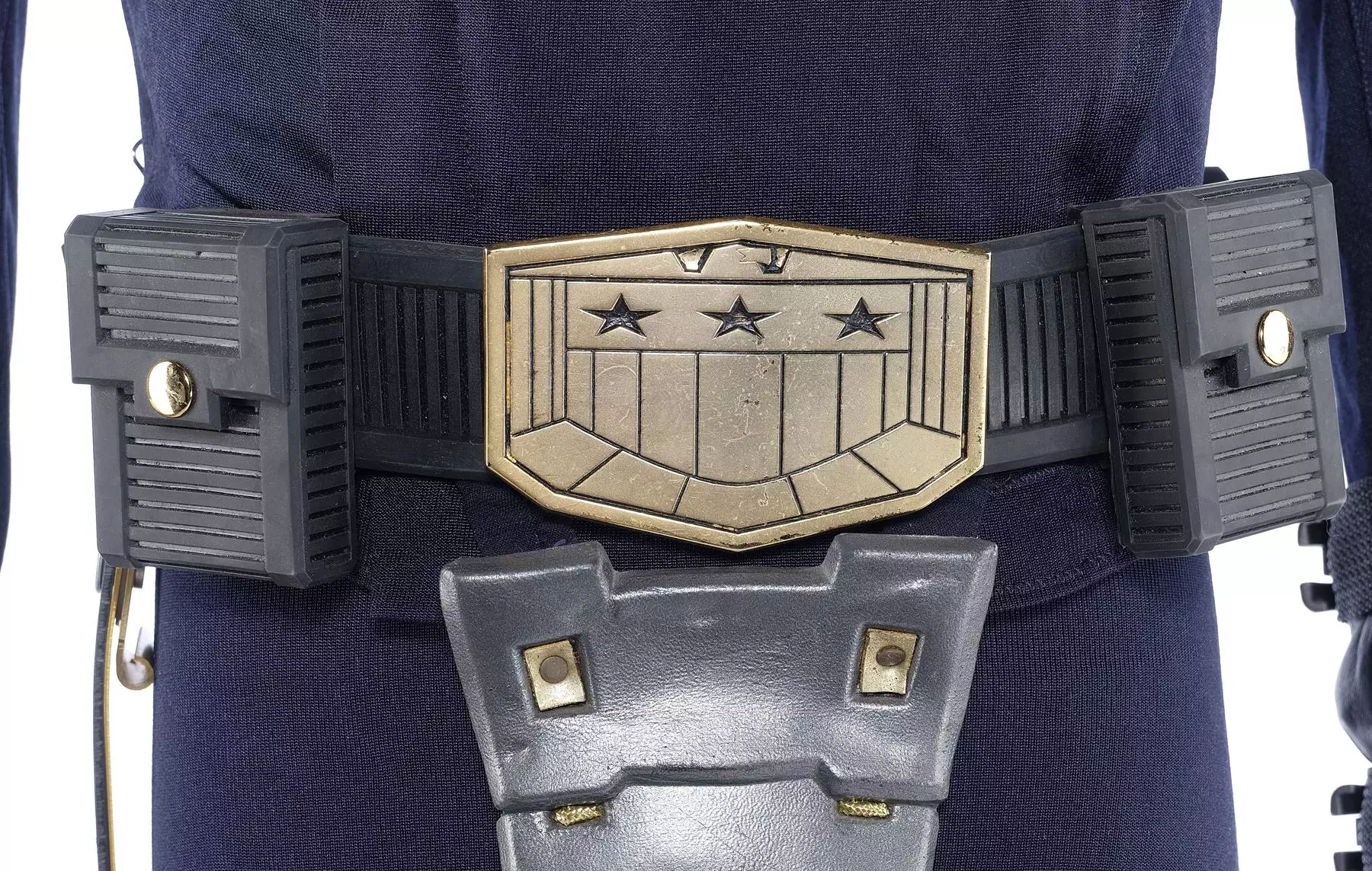 JUDGE DREDD (1995) Judge Joseph Dredd's (Sylvester Stallone) Costume with Stunt Components | Sold for: $23,750 by Propstore on August 27, 2020