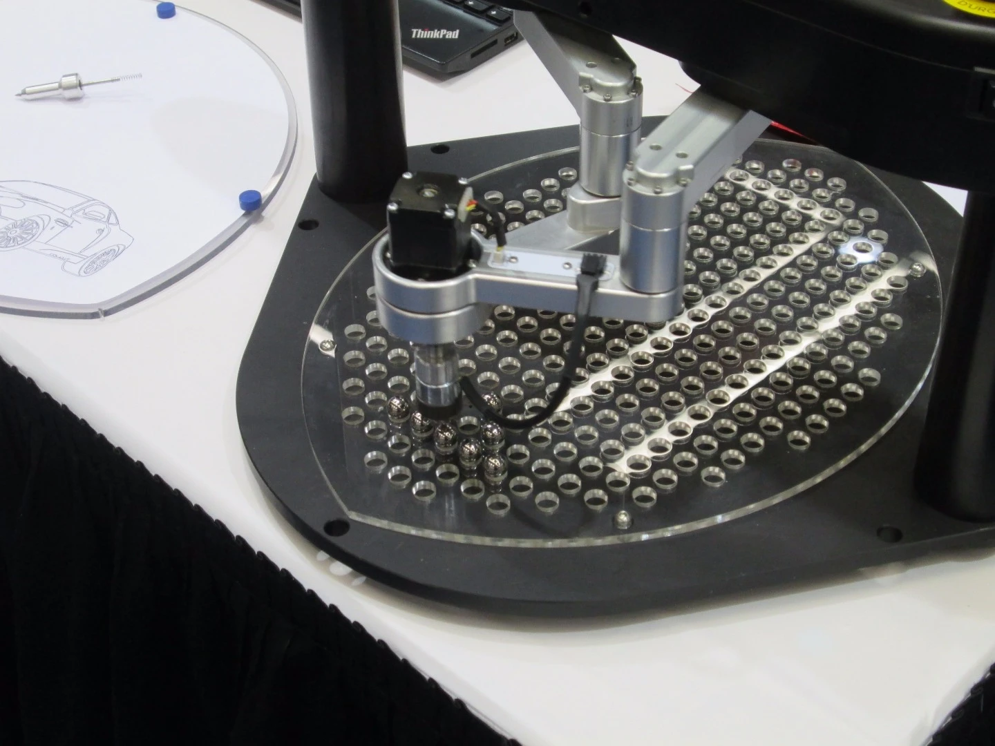 A precise vacuum manipulator