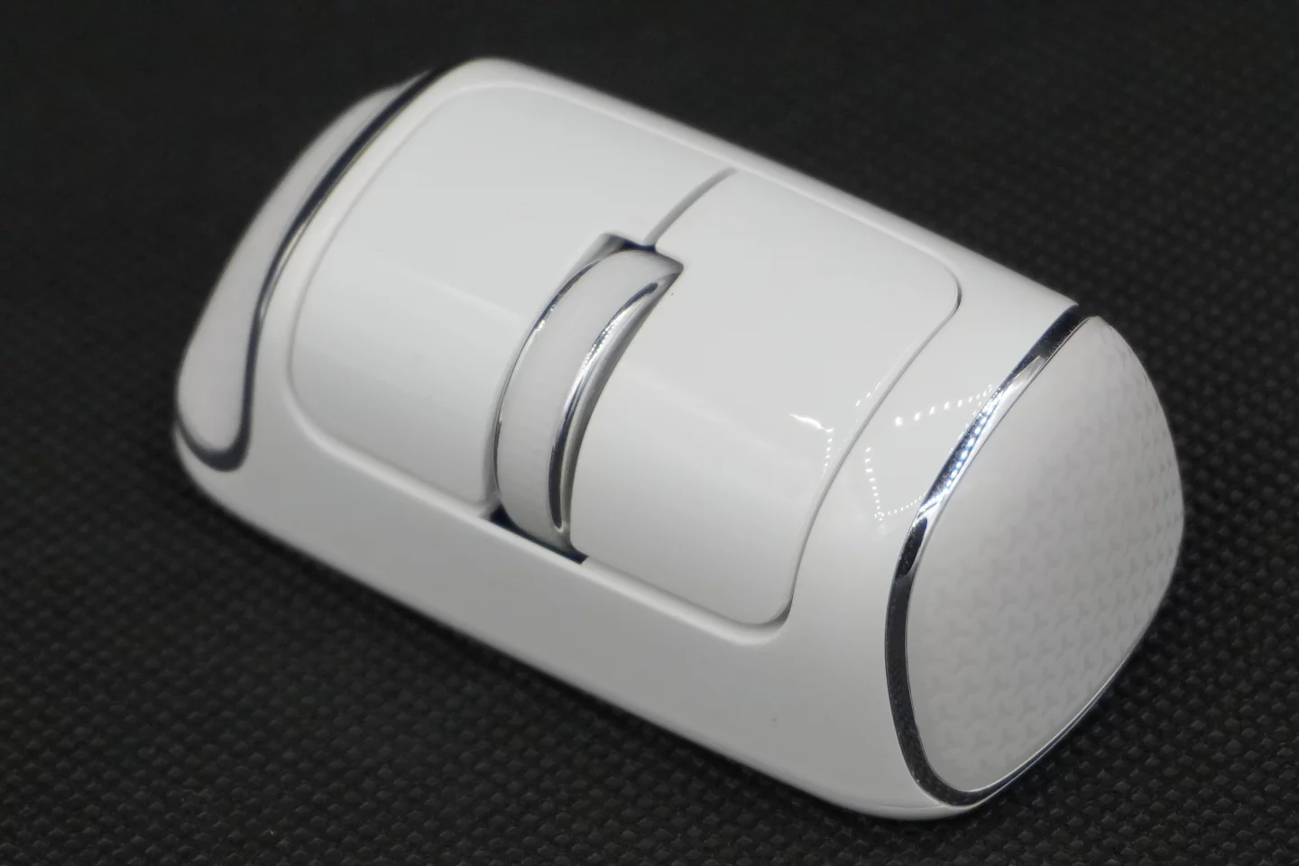 The mouse is available in color choices of black and white