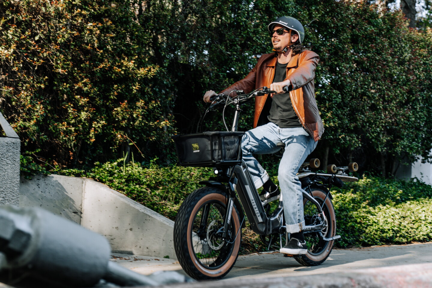 The Sinch.2 offers four levels of pedal assist up to 20 miles per hour. Or you can go motor-only thanks to the handlebar shifter and integrated throttle.