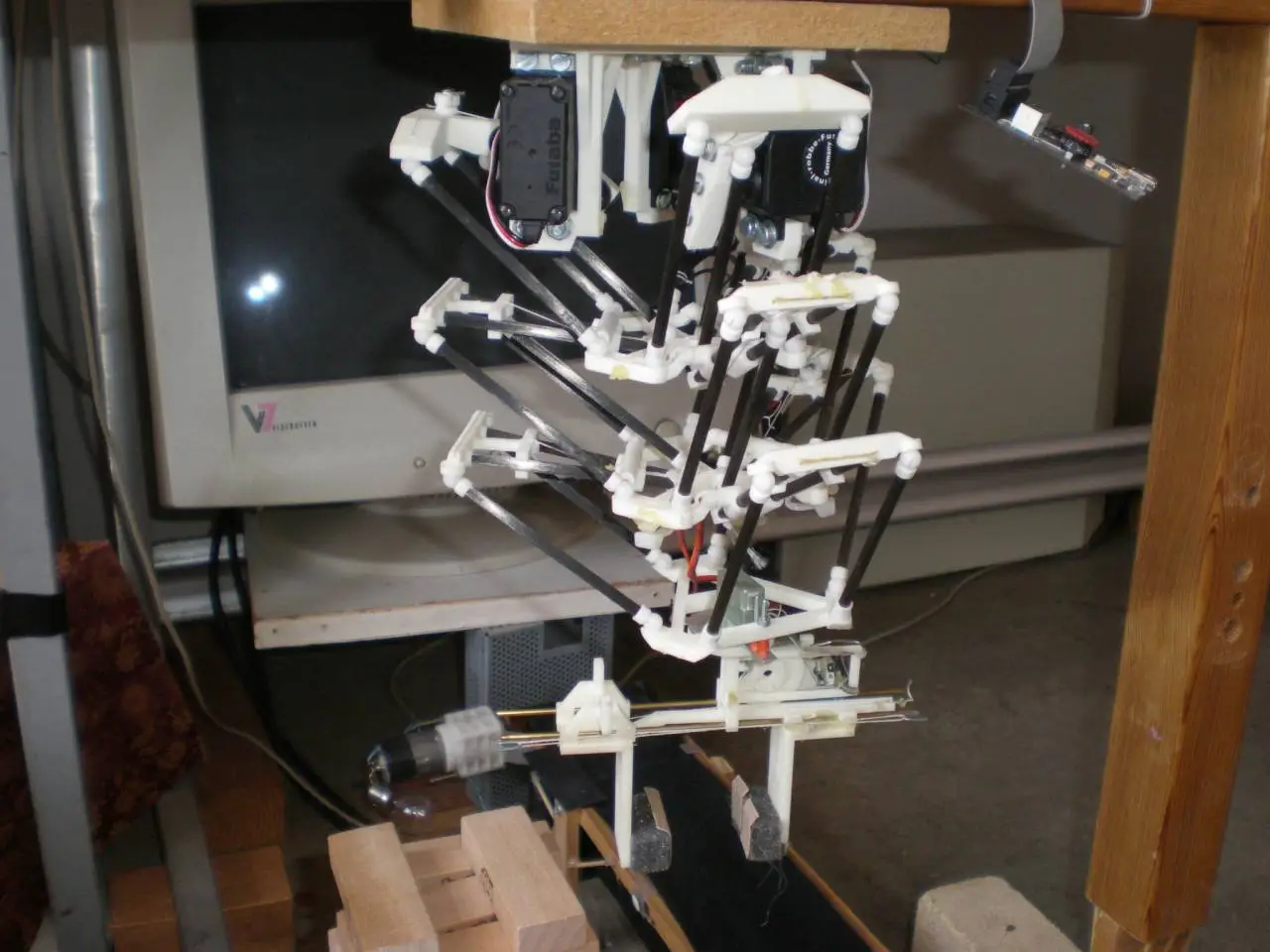 Double- and triple-delta robots are light and flexible, but take up little volume (Photo: Aad van der Geest)