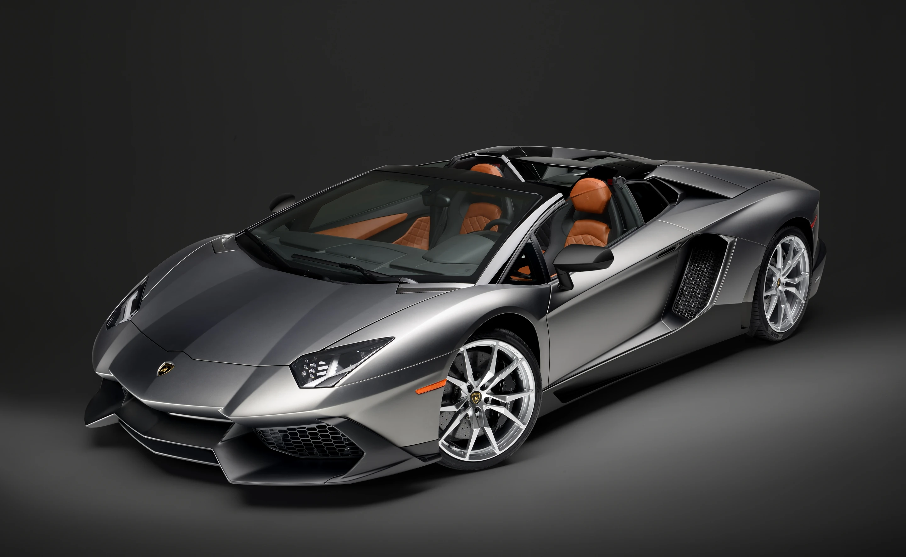 "What’s even more fun is trying to find all the hexagonal design elements in the car" (Photo: Lamborghini)