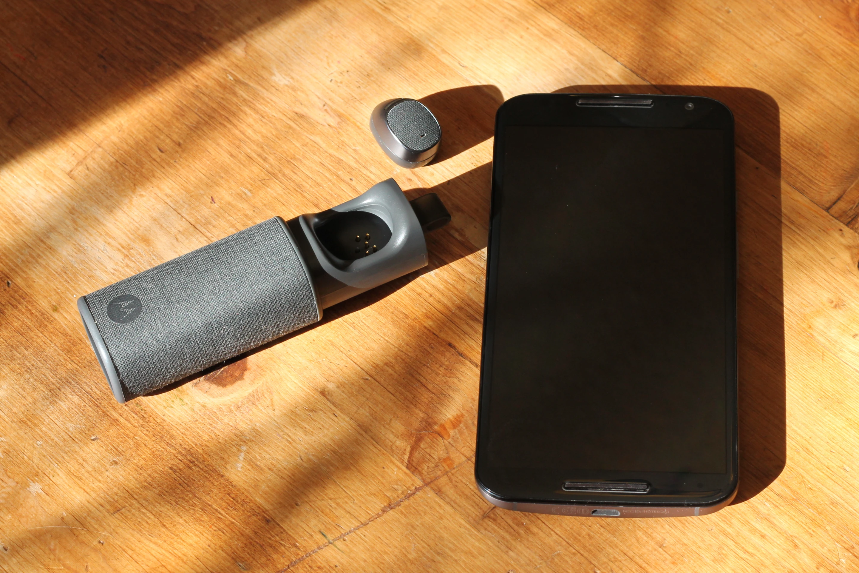 Hint works best with a Moto X (pictured) or Droid Turbo (Image credit: Eric Mack/Gizmag.com)