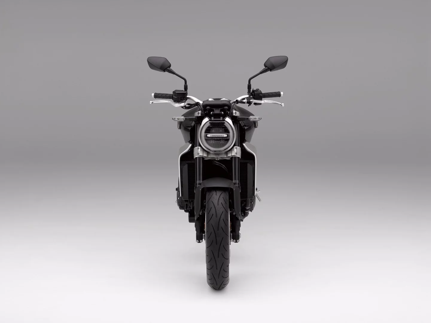 The 2018 Honda CB1000R features a LED headlight