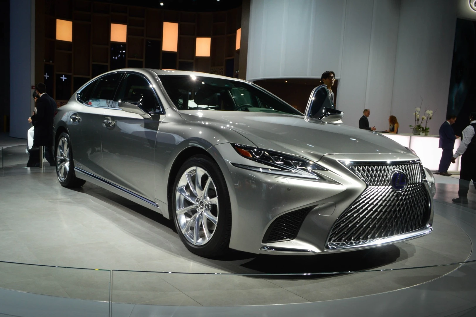 Lexus shows the fifth-generation LS sedan at NAIAS 2018