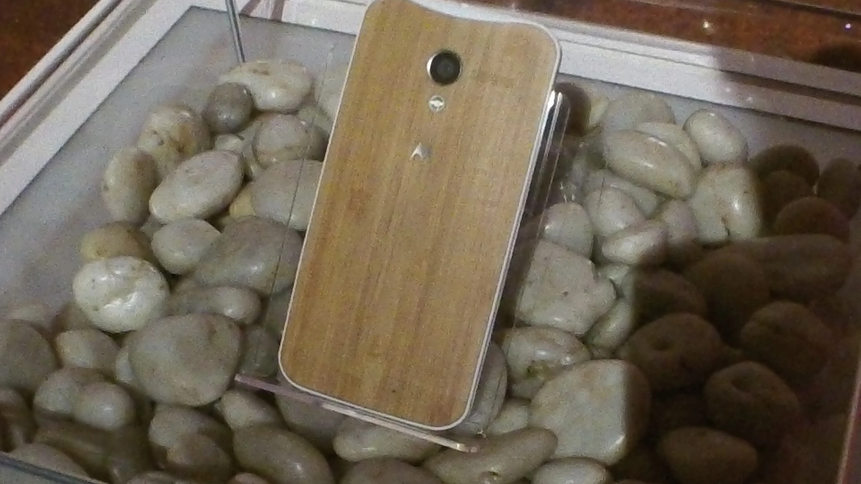 Motorola says it's experimenting with a real wood Moto X