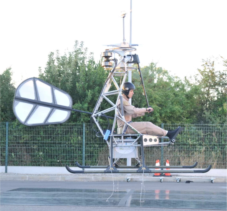 Pascal Chretien's prototype electric helicopter takes flight