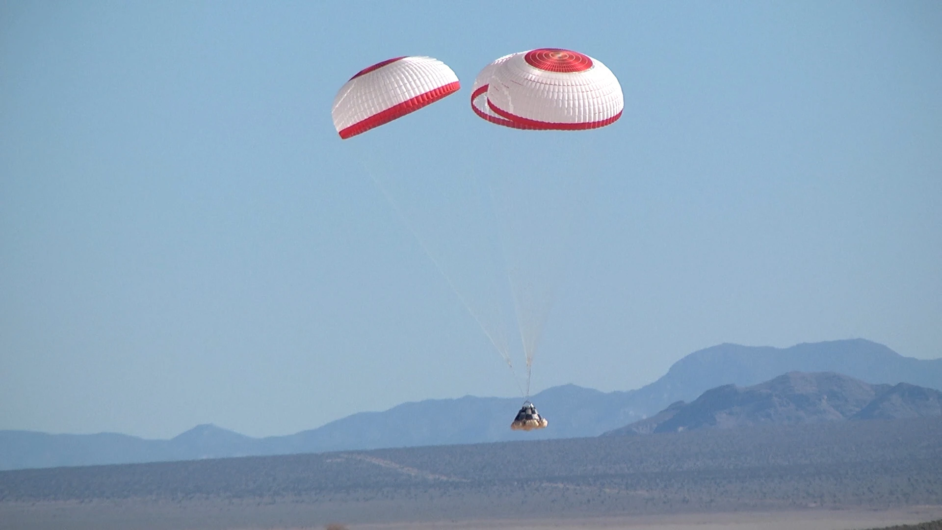 The CST-100 parachute drop test carried out in Nevada (Photo: Boeing)