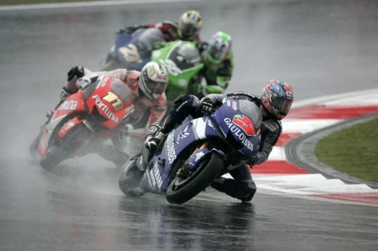 Colin Edwards' Yamaha leads Ruben Xaus' Yamaha ahead of Nakano and Battaini - Edwards was ninth, Xaus tenth.
