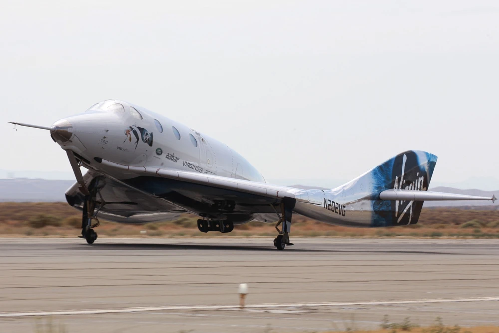 VSS Unity landing at Mojave