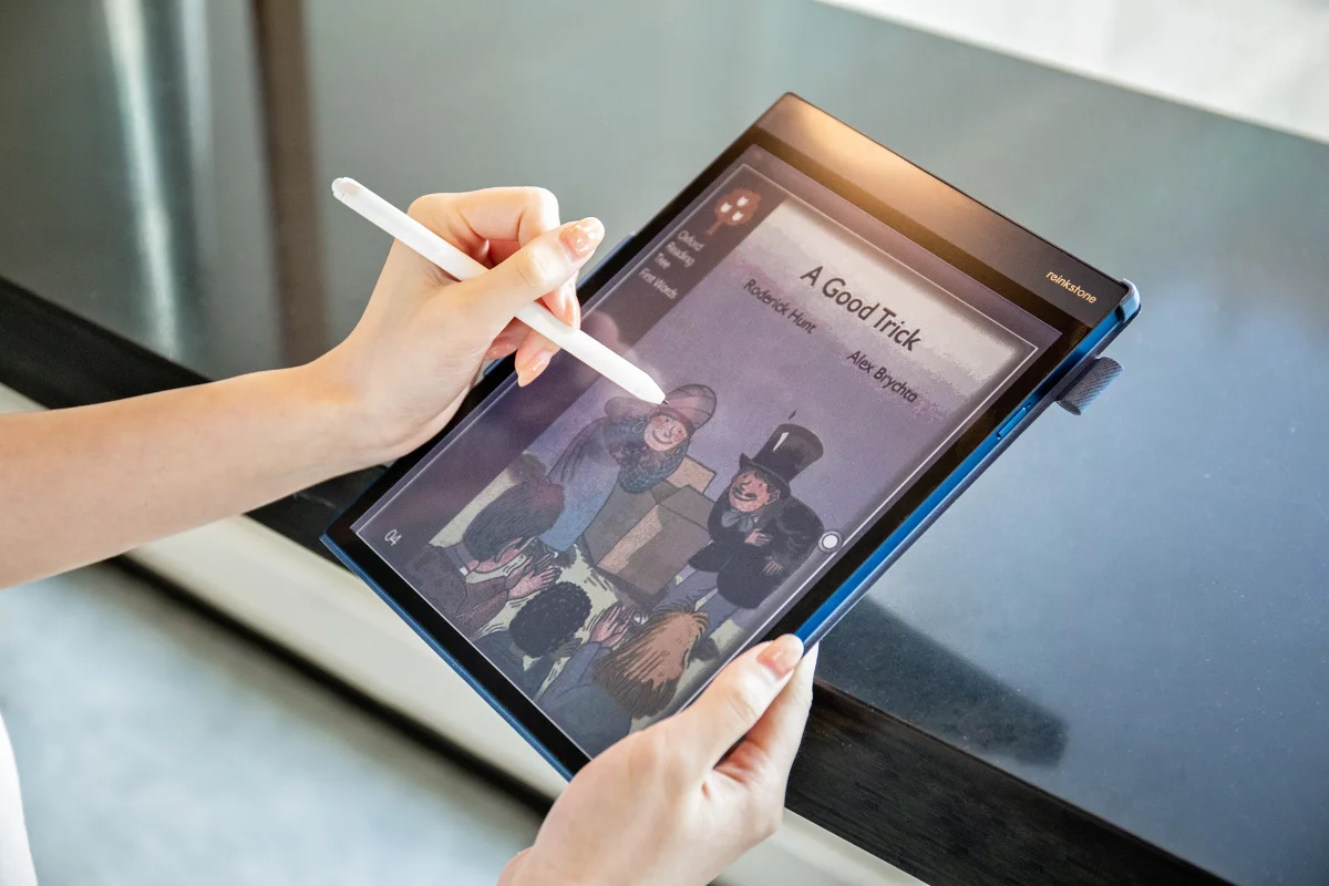 The Reinnktone R1 allows users to read and write on color e-paper