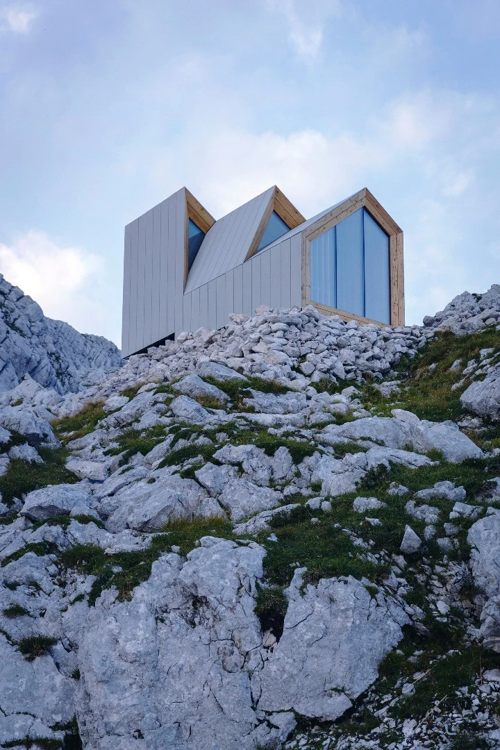 The internal shell is made from Larch timber panels