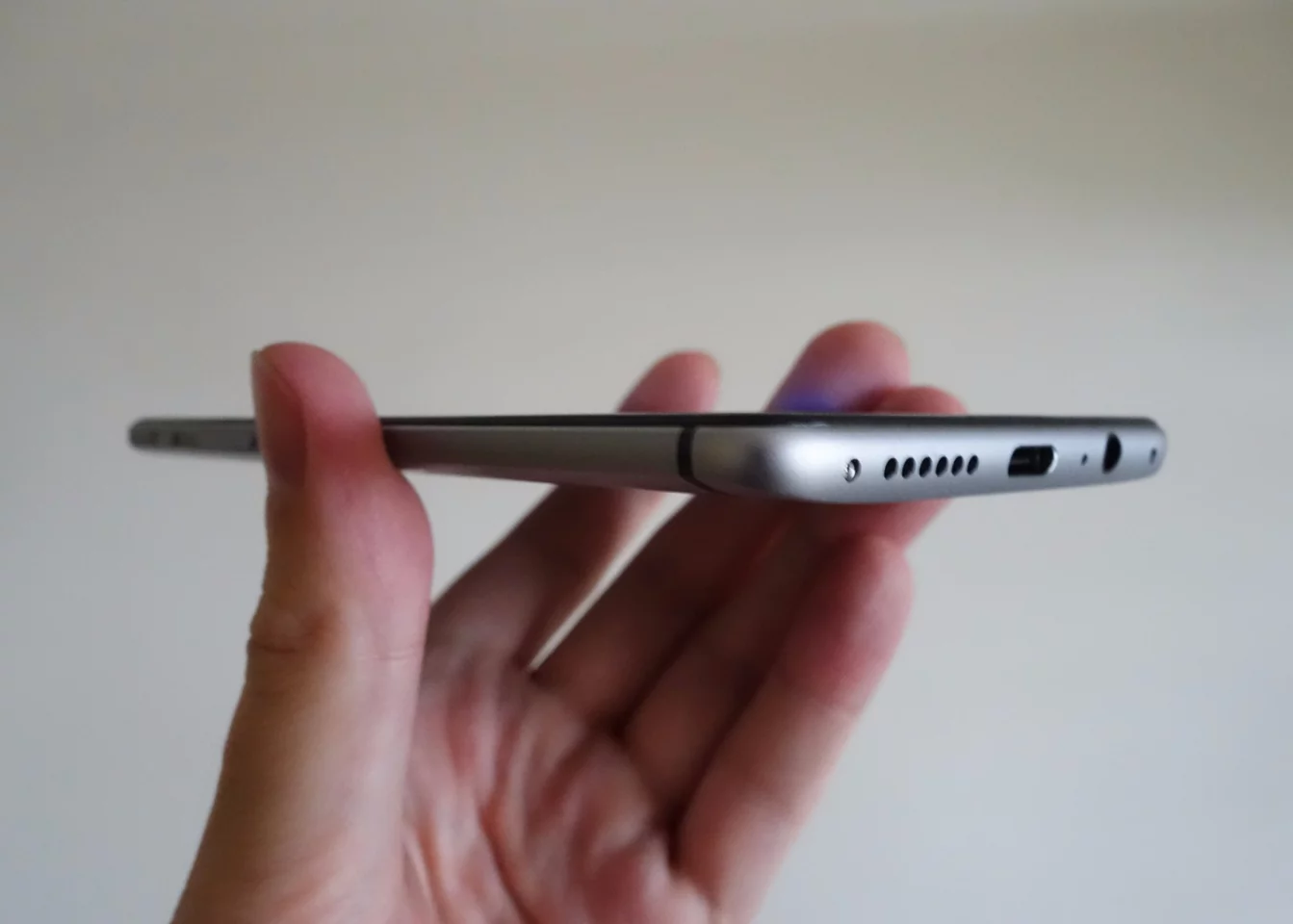 A single speaker, headphone socket and USB-C port sit on the bottom of the phone