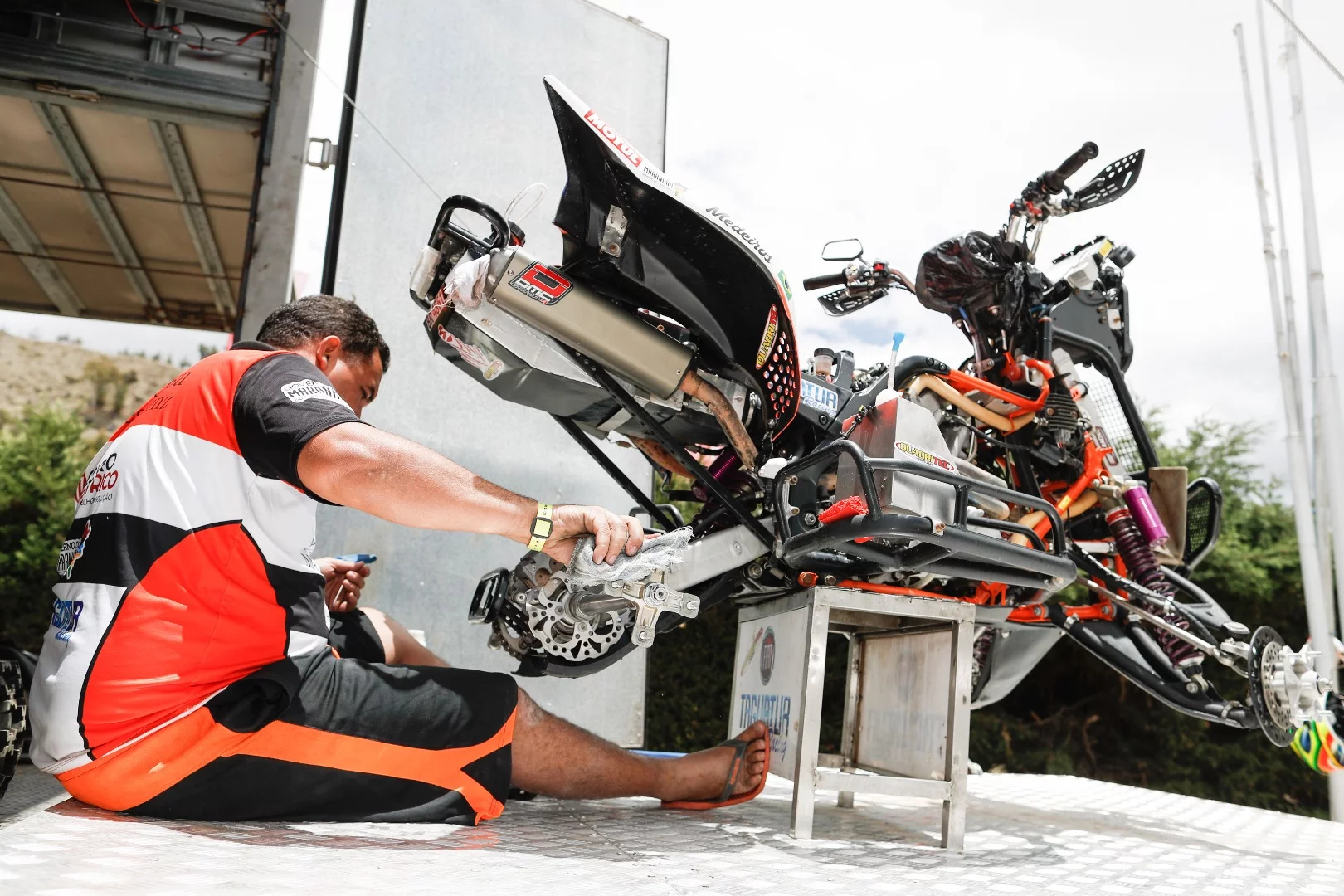 Rest day for riders is game time for mechanics