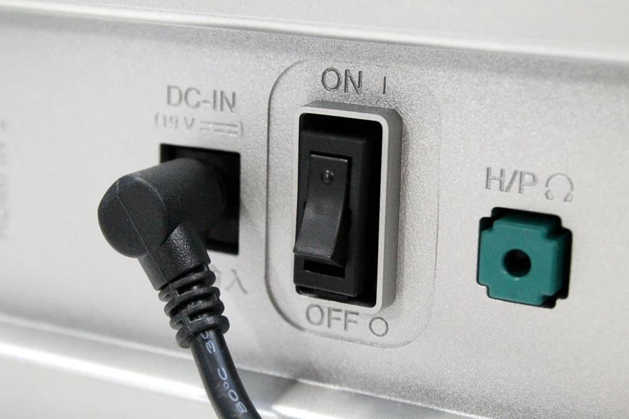 The 34UM95-P has built-in speakers and a headphone port (Photo: Stu Robarts/Gizmag)