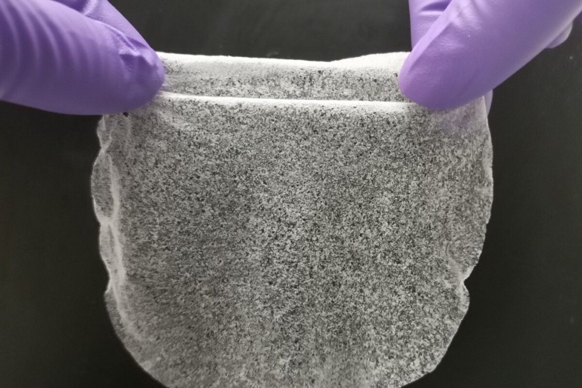 Cheap gel film pulls buckets of drinking water per day from thin air