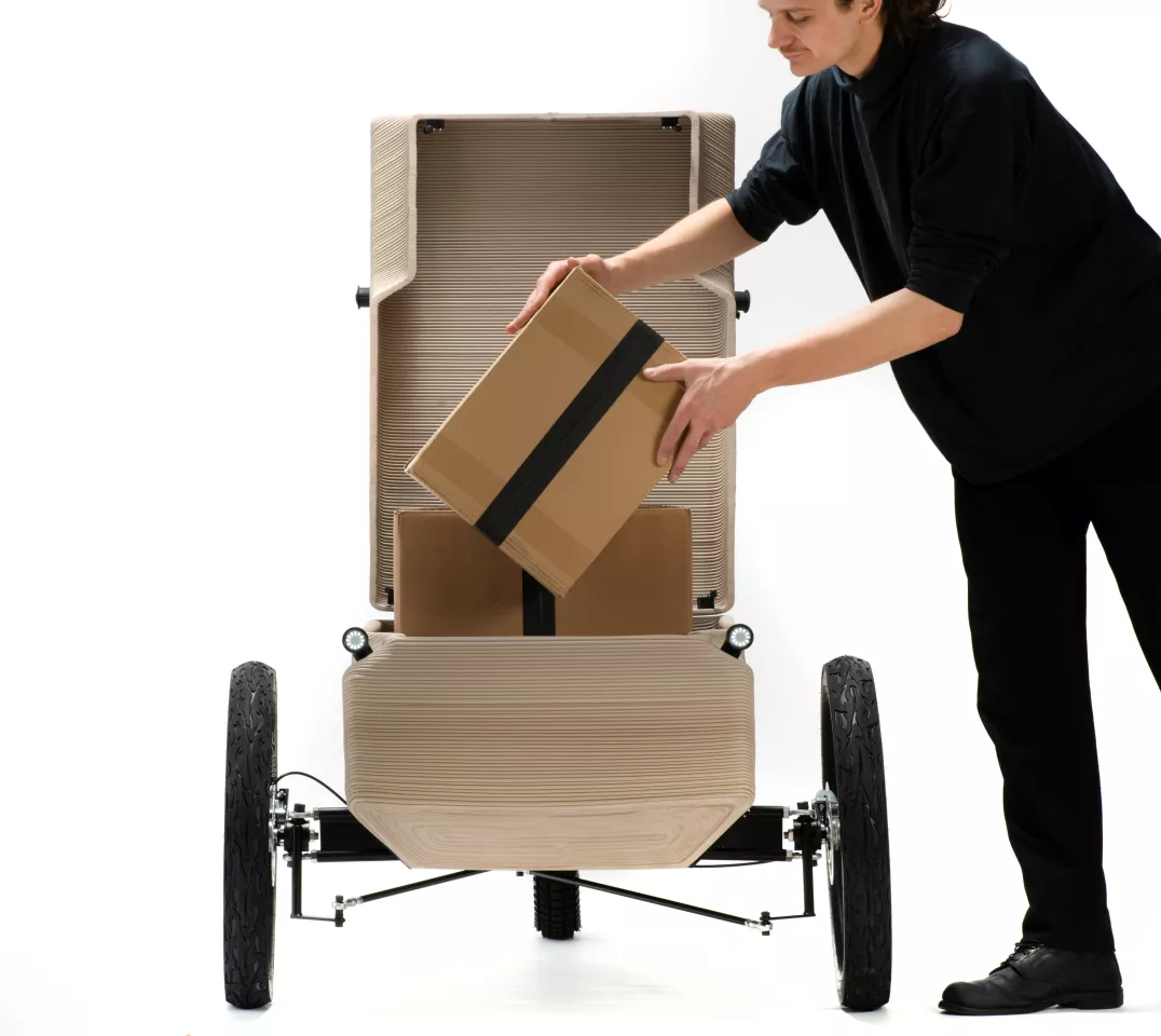 The ZUV has a total laden weight of 300 kg