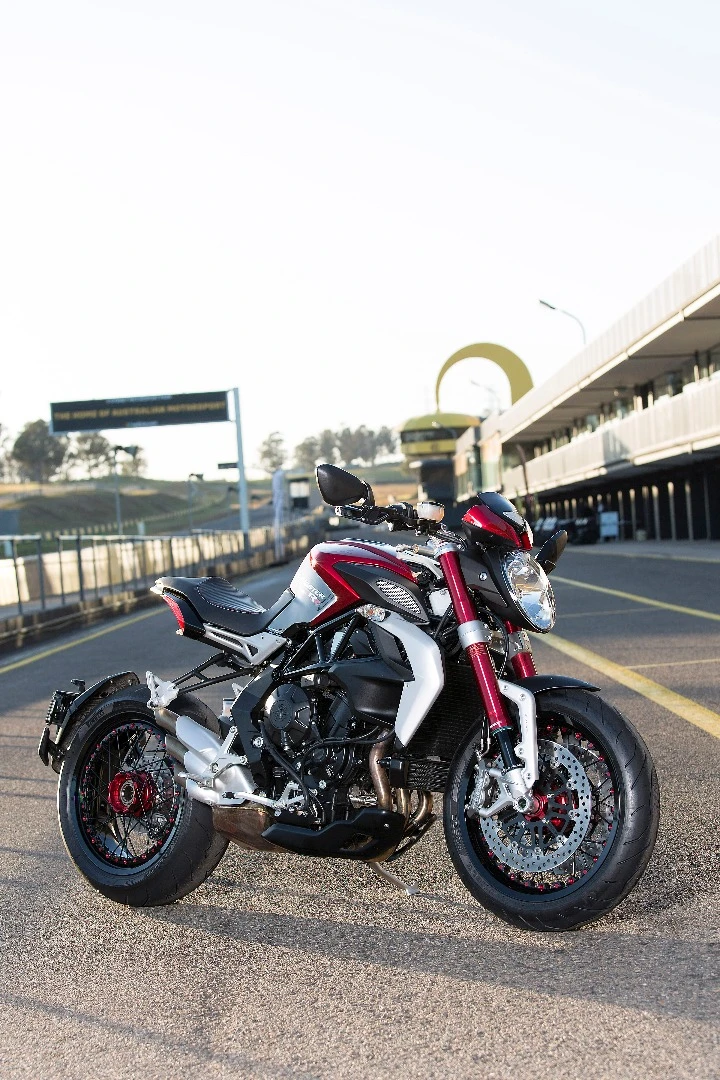 MV Agusta Dragster 800 RR: pure aggression from any angle