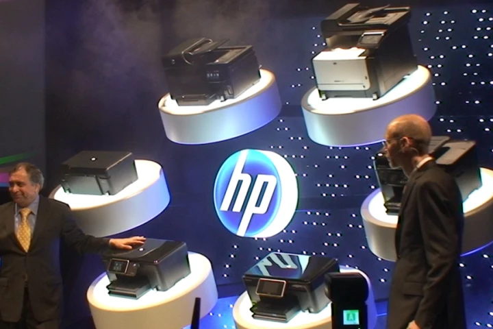 Vyomesh Joshi, Executive VP, HP Imaging & Printing Group, and John Solomon, Senior VP, HP Imaging and Printing Group, Asia Pacific & Japan, at the Asia-Pacific press launch of HP's web-connected printers