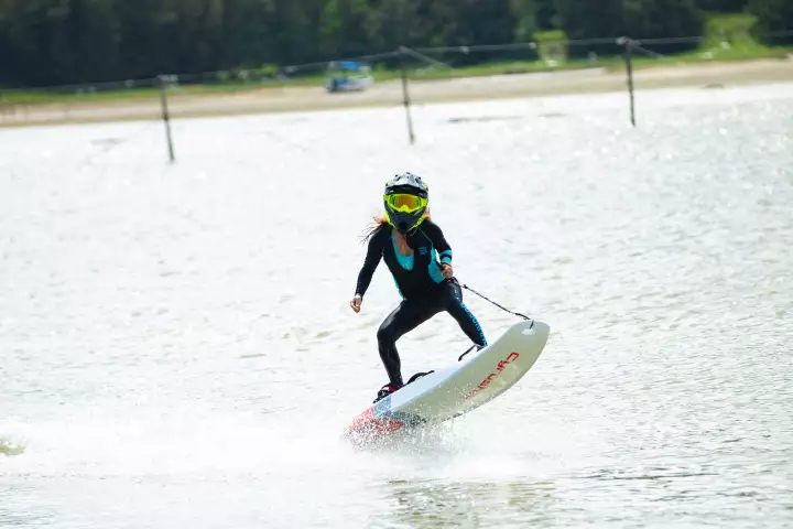 Cyrusher claims the combination of a 10-kW peak motor and 72-V/52-Ah battery could get surfers up to a stop speed of 70 km/h