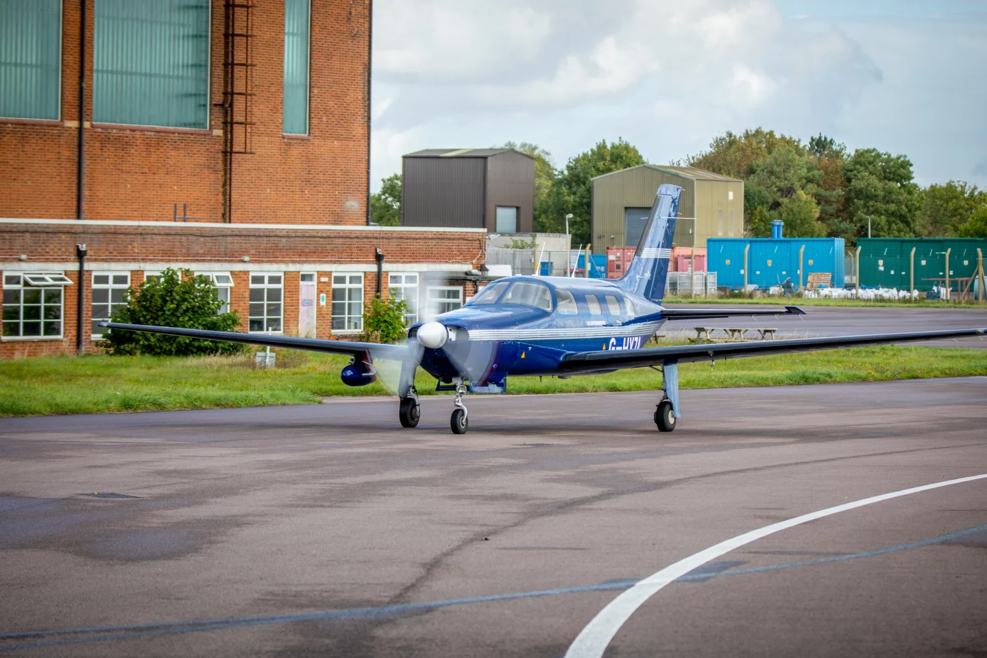 The hydrogen/electric Piper taxiing