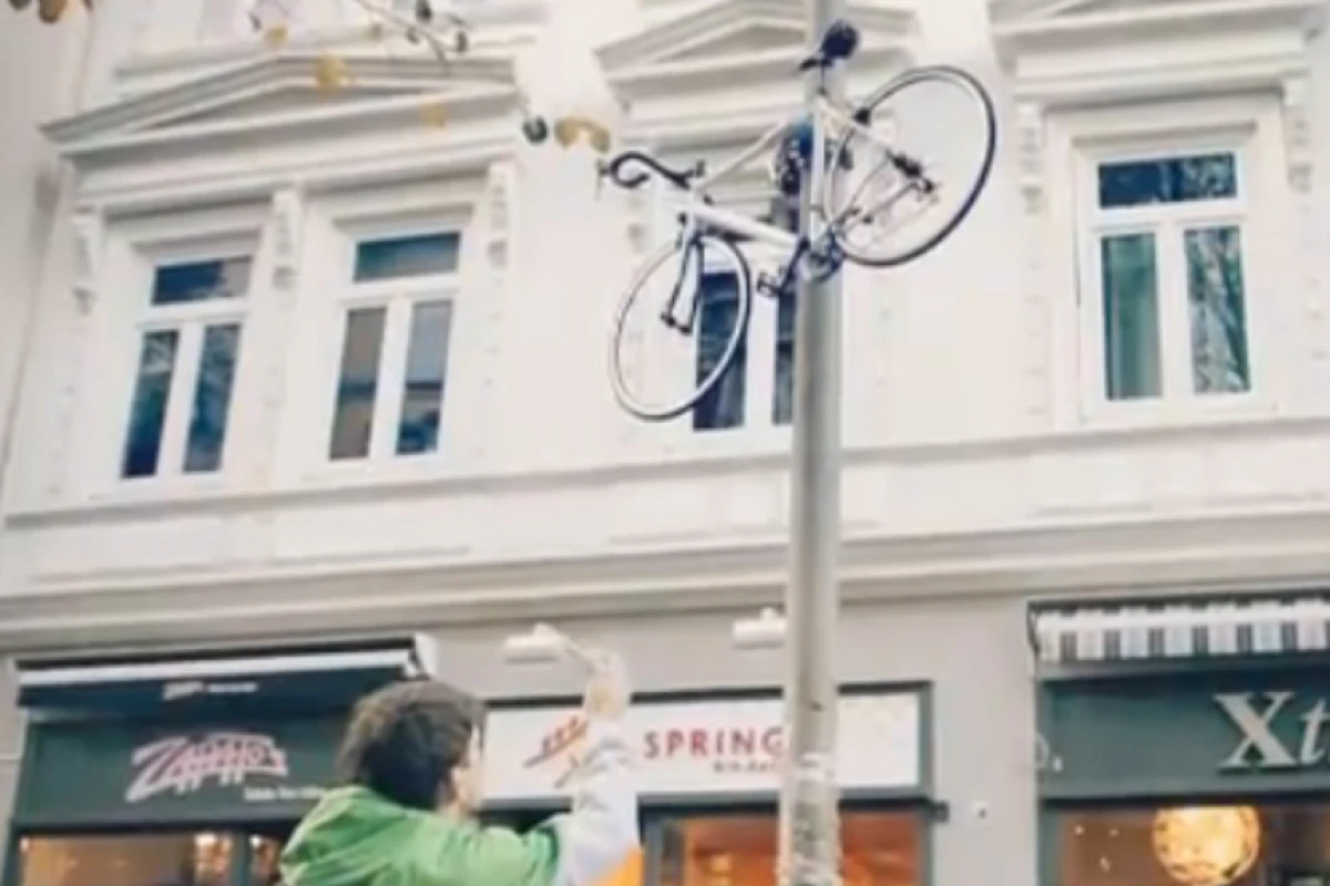 Pole-climbing bike lock