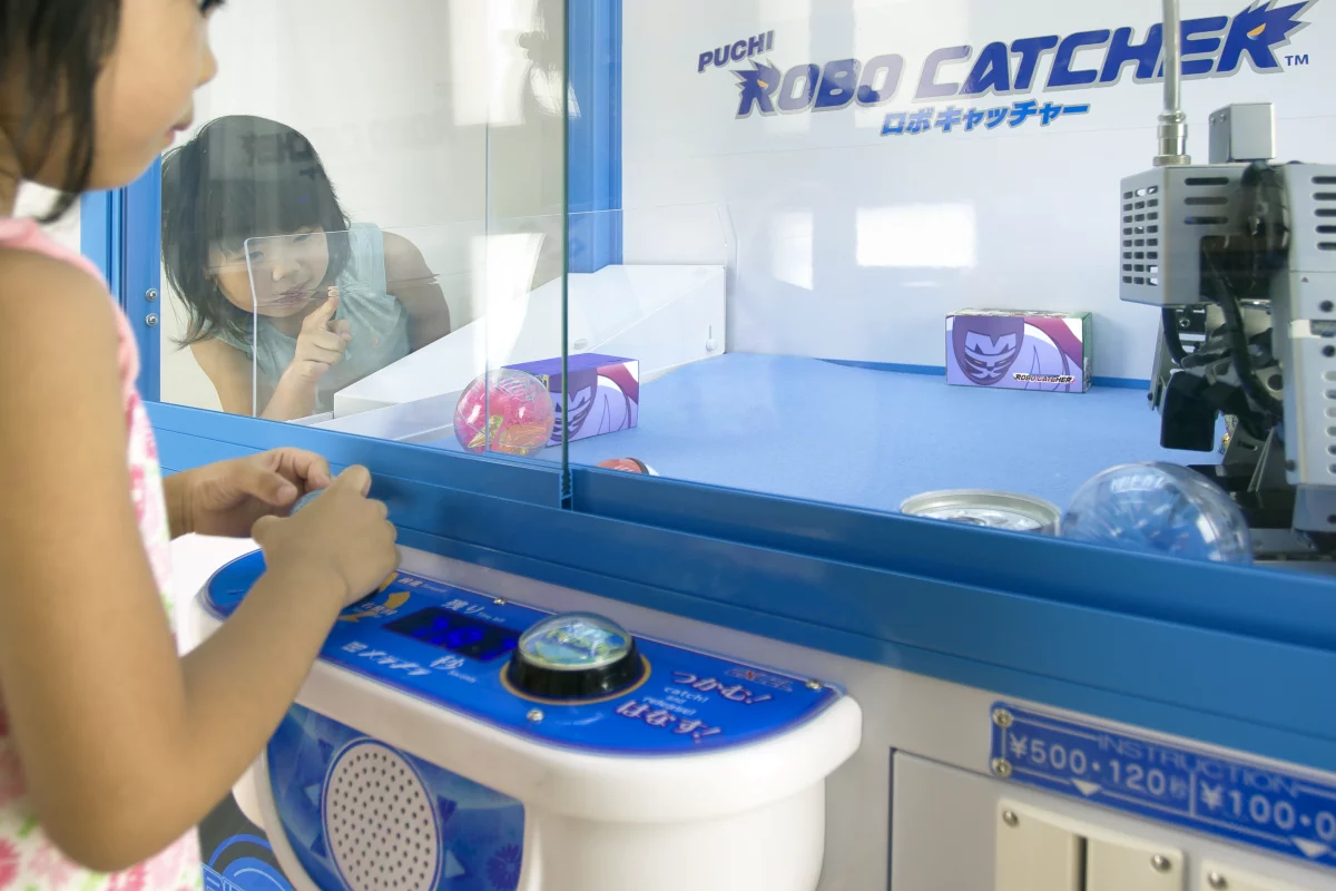 The Robo-Catcher captivates some youngsters in Japan