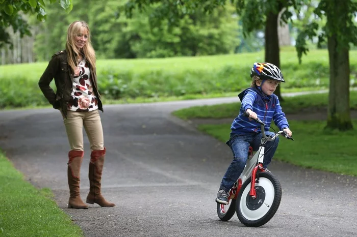 Once the child has mastered the art of balancing on their own, the flywheel component of the Control Hub can be removed, reducing the weight of the Jyrobike by 60 percent