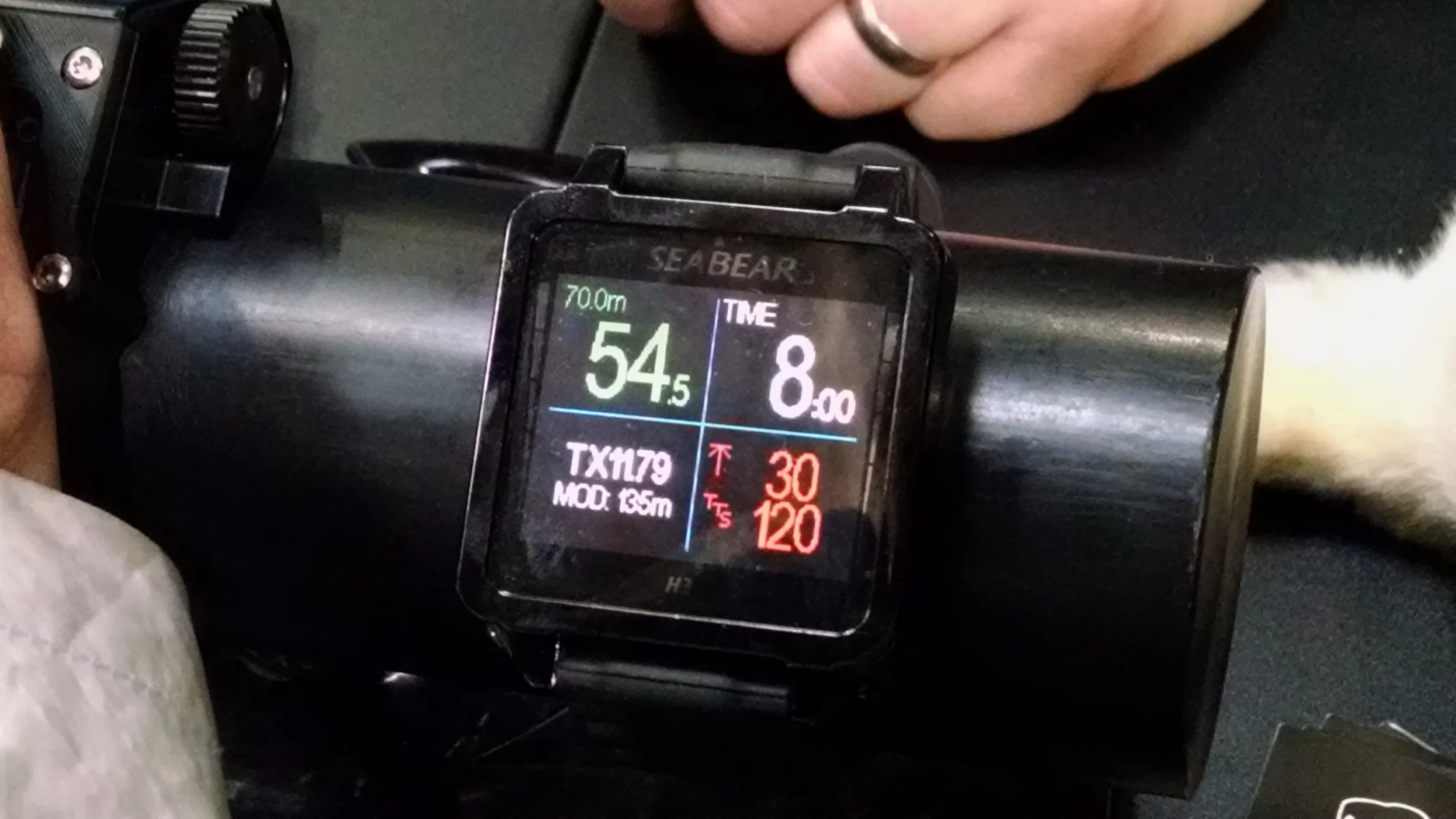 The H3 boasts a 1.7-in color OLED display (Photo: C.C. Weiss/Gizmag)