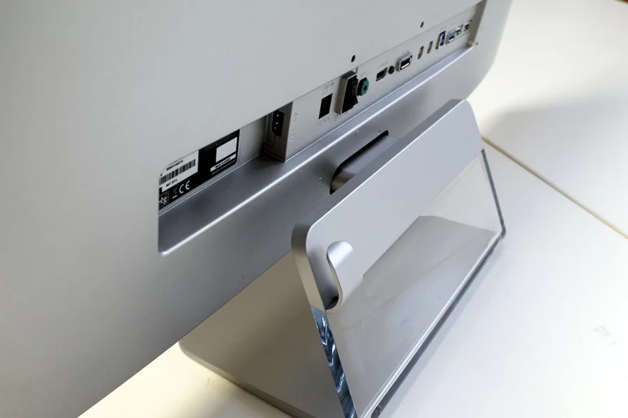 The 34UM95-P has a sleek gray design (Photo: Stu Robarts/Gizmag)