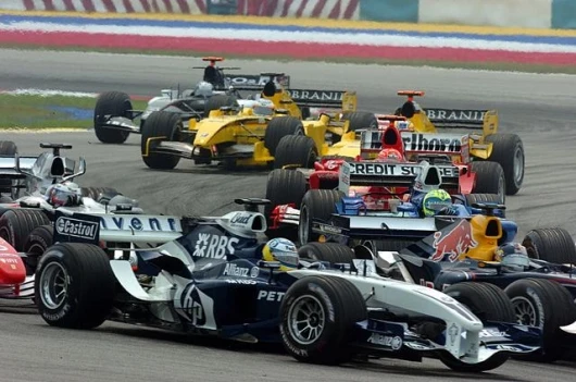 Mark Webber moves from sixth to fourth in the first few corners - the reversal of his fortunes in the first corner in the previous race