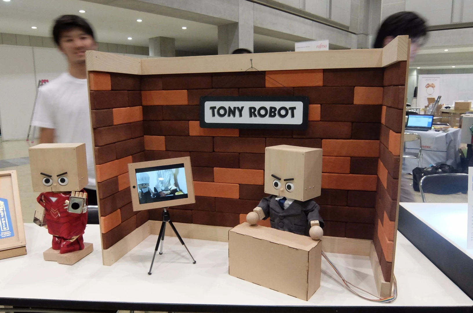 The slightly annoyed looking Tony Robot giving cooking lessons