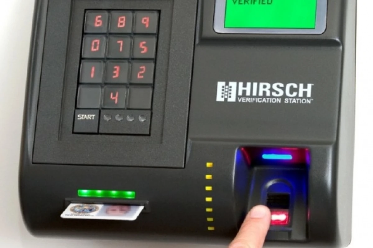 Hirsch Verification Station authenticates identity by smart card, identification number and fingerprints.