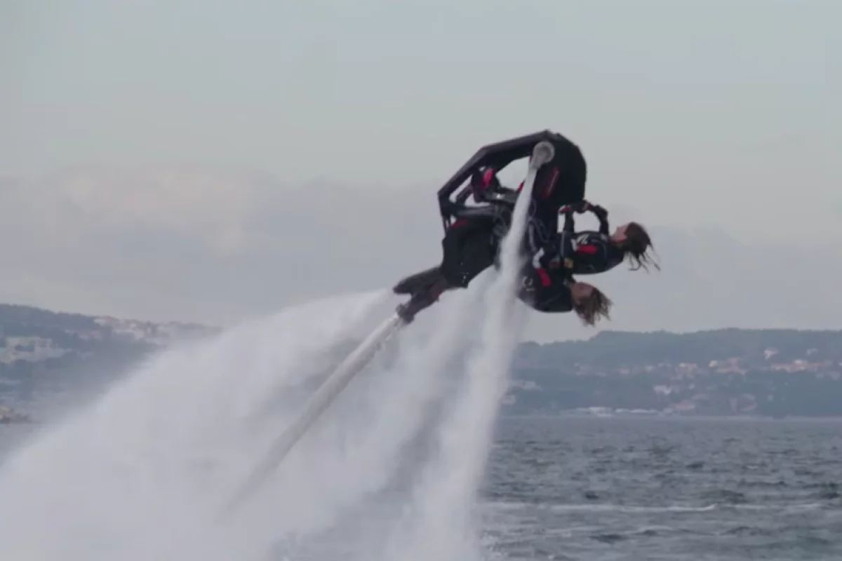 Zapata Flyride: we love the idea of the barrel roll button