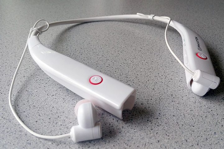 Gizmag review for the Phiaton BT 100 NC earphones