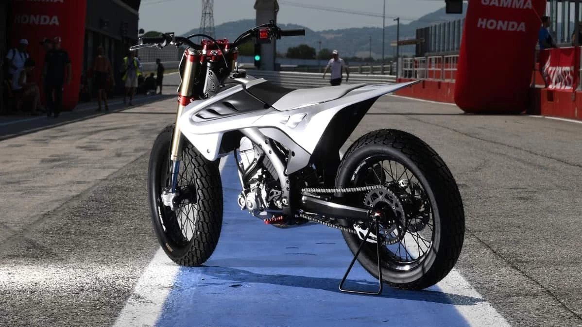 The Picasso OMT 450c is fitted with the 450cc single-cylinder engine of the Honda CRF 450 R