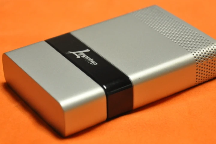The portable LSI fuel cell (Photo: Lilliputian Systems Inc)