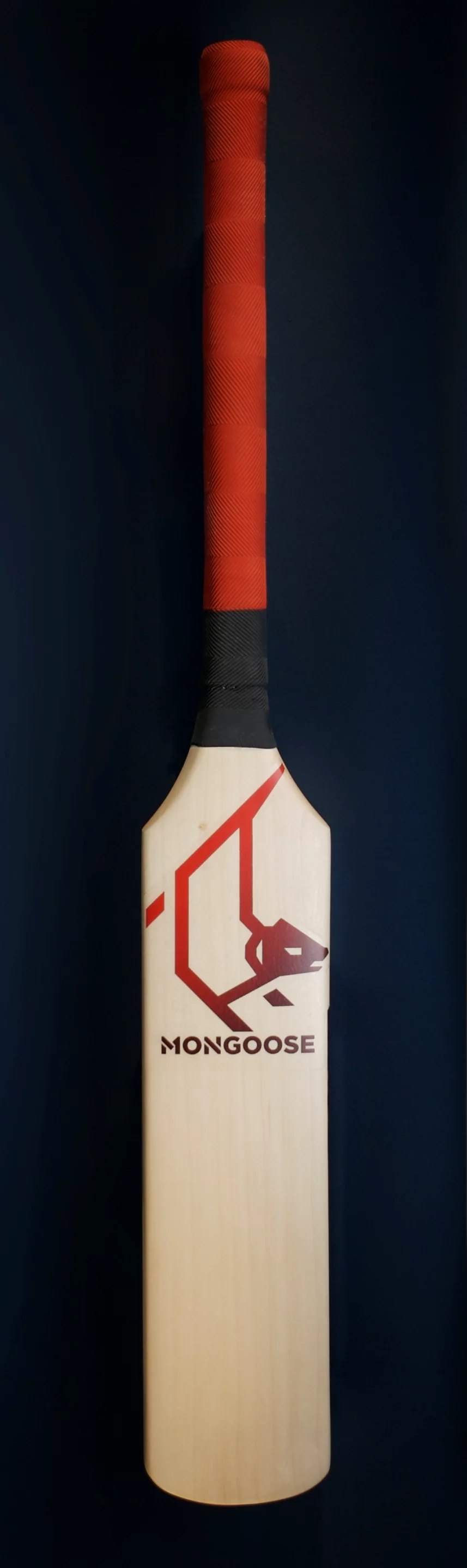 The Mongoose MMi3 cricket bat (Photo: Mat Hale)