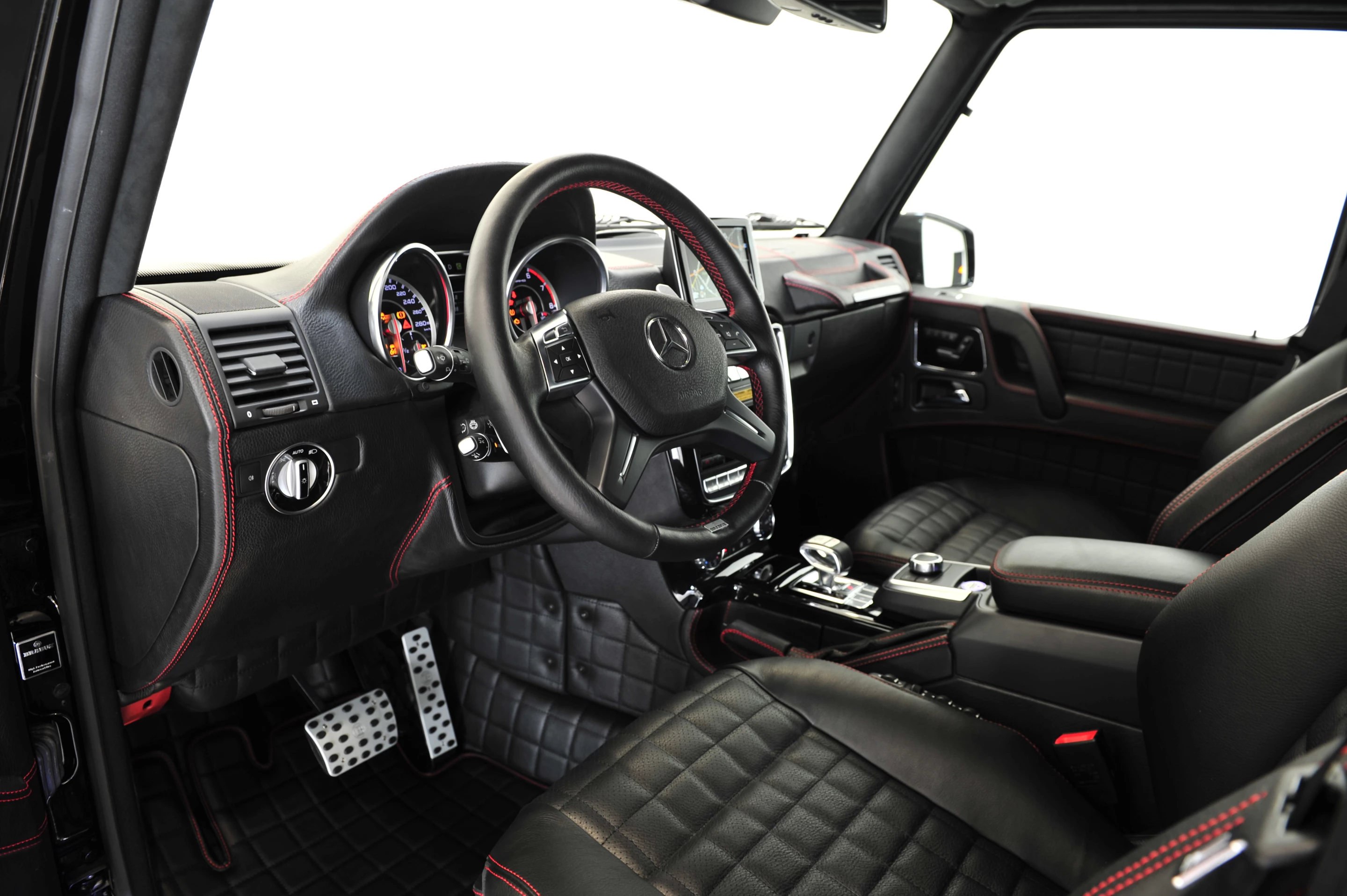 The BRABUS 800 iBusiness is based on the Mercedes Benz G 65