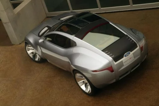 The diesel-electric hybrid Ford Reflex concept combines performance and economy, delivering 65 mpg