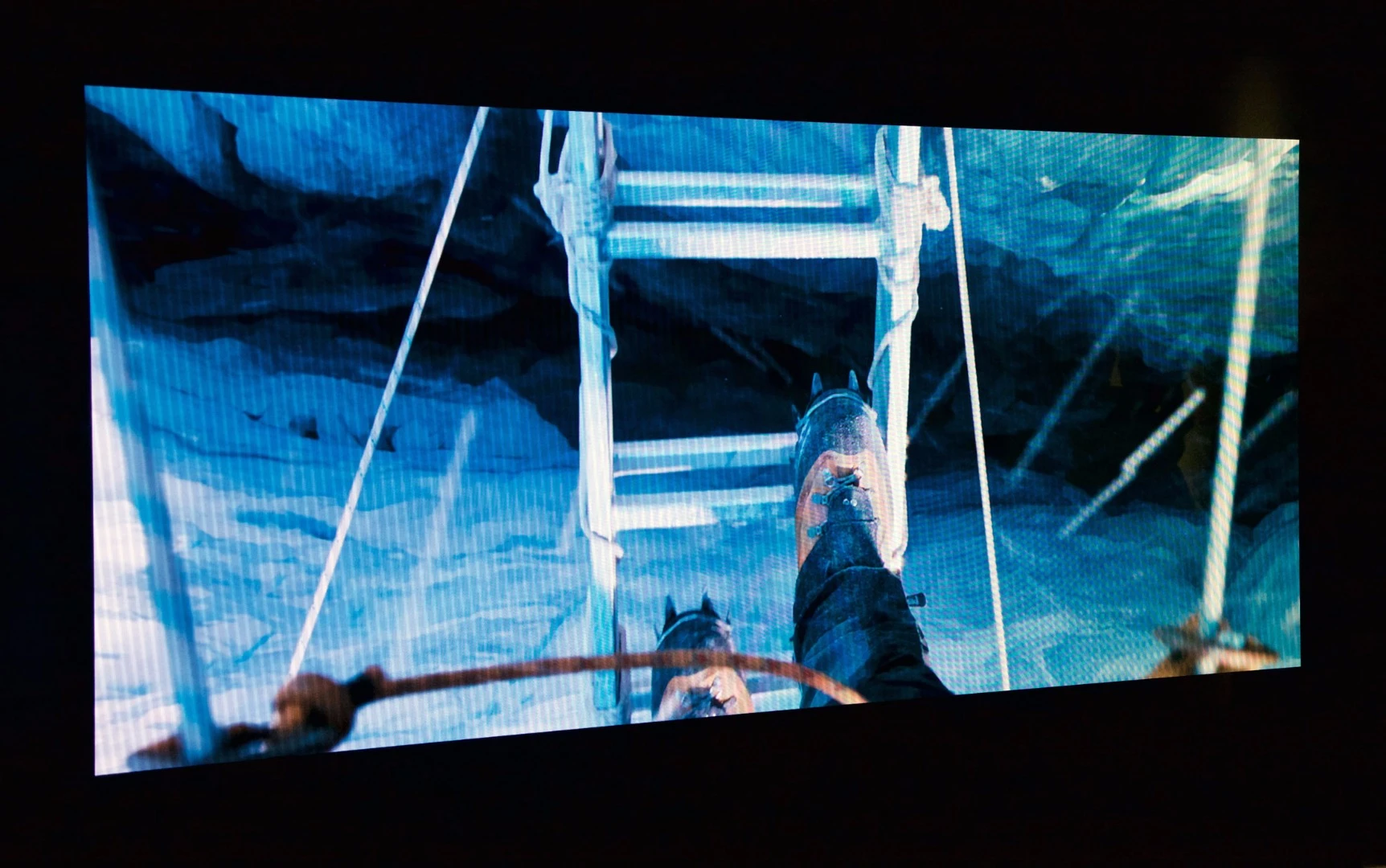 To form a 21:9 aspect ratio, the two modules of the Transformable TV come apart and turn 90 degrees before coming together again