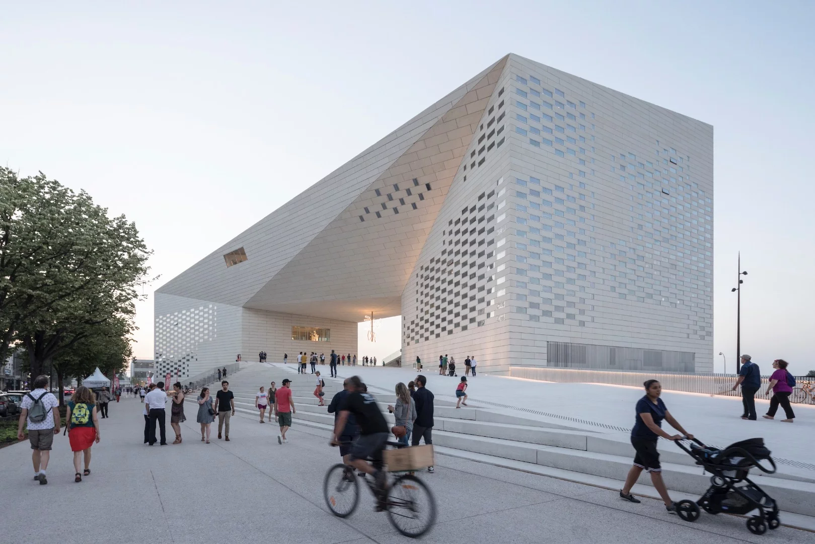 MÉCA's facade is made up of 4,800 prefabricated concrete panels that weigh up to 1.6 tons each