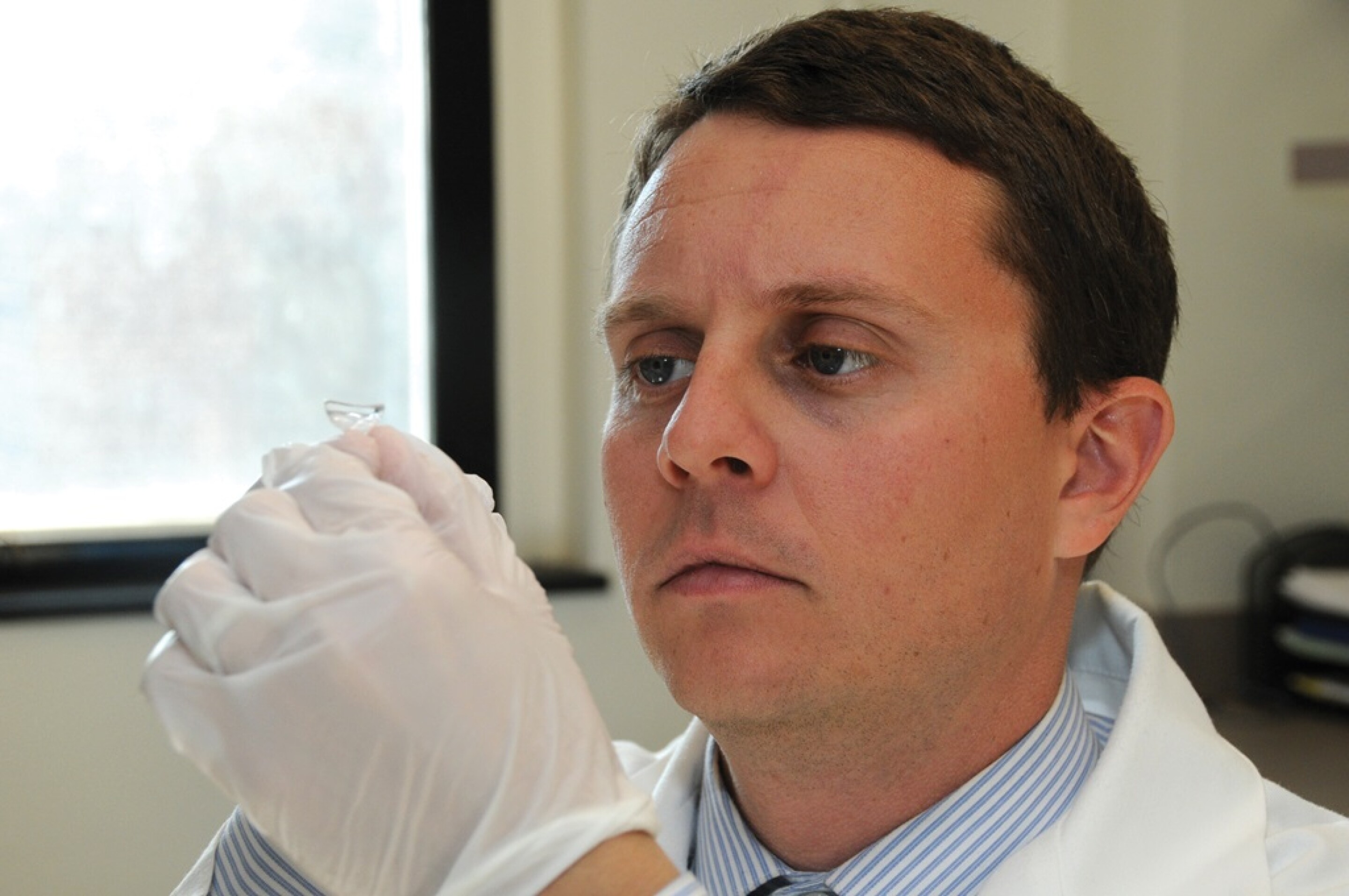 Drugdispensing contact lenses could battle a leading cause of blindness