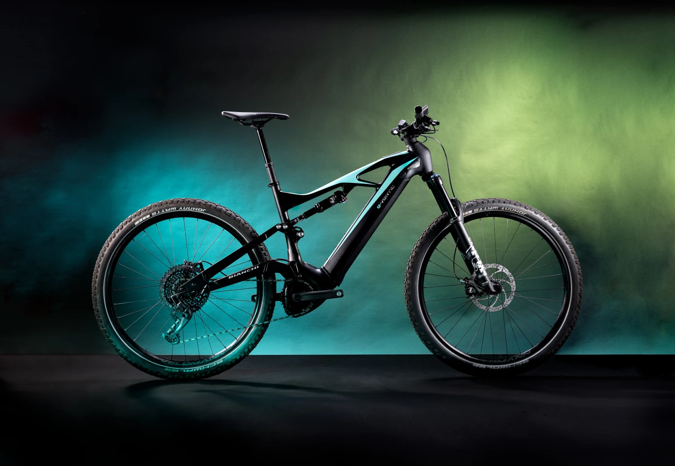 The FX-Type eMTB is much the same as the Pro model, but has an aluminum frame instead of full carbon