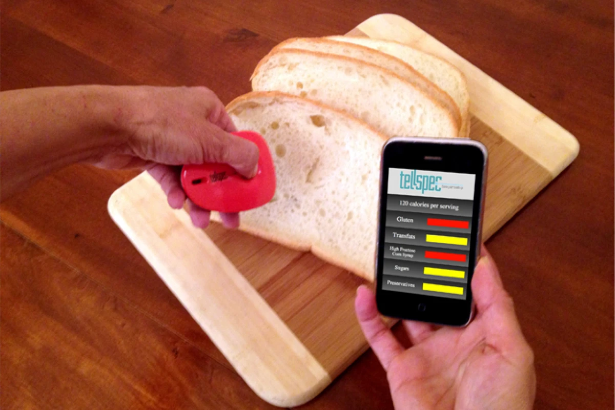 TellSpec is a handheld food scanner that connects to your smartphone to inform you about allergens, chemicals, nutrients, calories, and the ingredients present in any food item (Image: TellSpec)