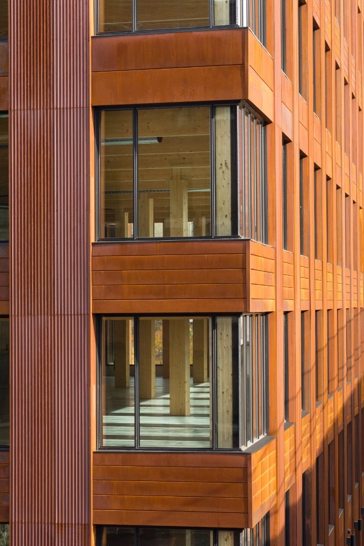 The upper six levels of T3 are office spaces